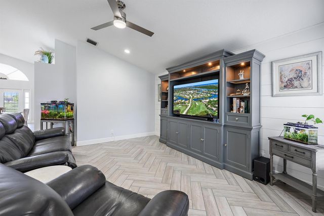 1875 Oak Berry Circle, Wellington, FL 33414
