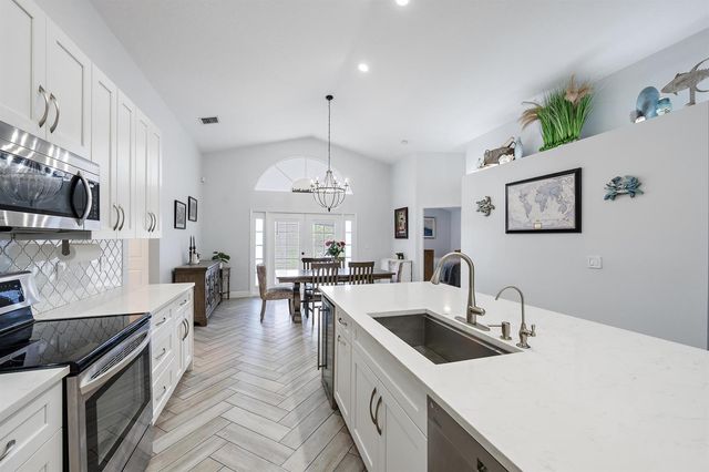1875 Oak Berry Circle, Wellington, FL 33414