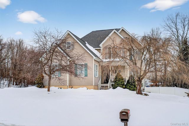 32 Woodstock Lane, Middletown, NY 10941