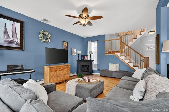 32 Woodstock Lane, Middletown, NY 10941