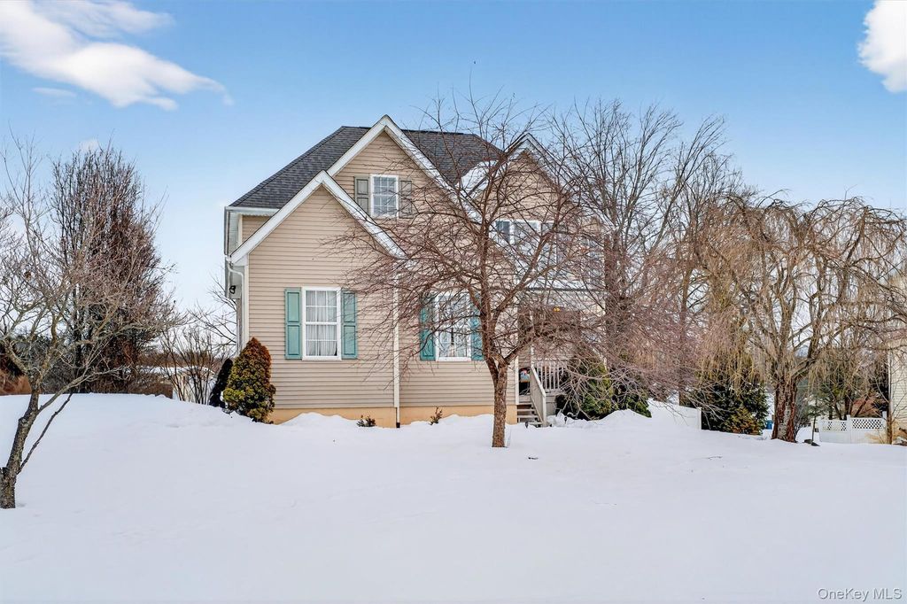 32 Woodstock Lane, Middletown, NY 10941