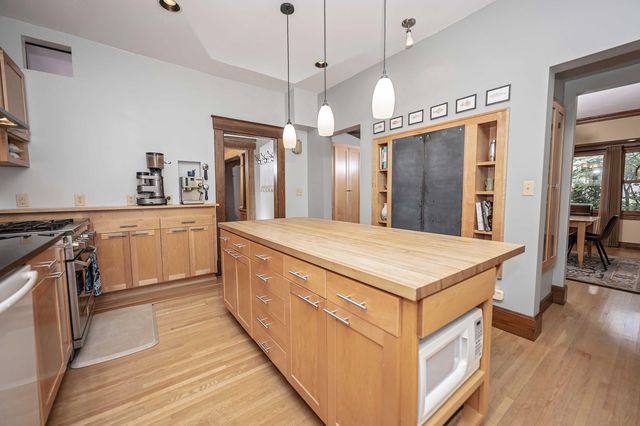 941 S Pickwick Avenue, Springfield, MO 65804