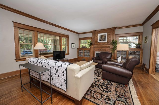 941 S Pickwick Avenue, Springfield, MO 65804