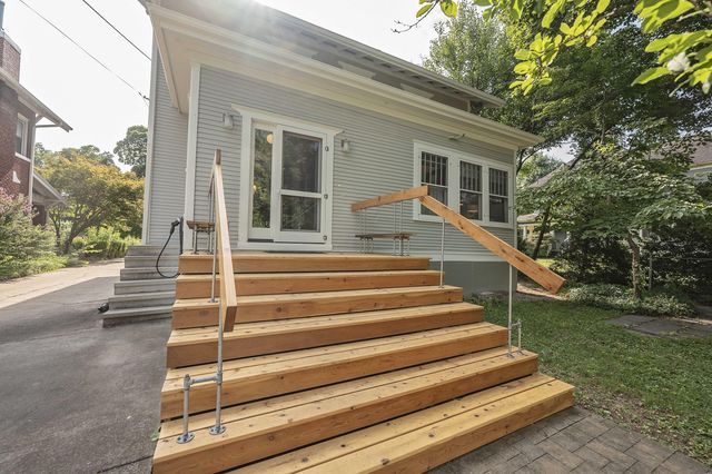 941 S Pickwick Avenue, Springfield, MO 65804