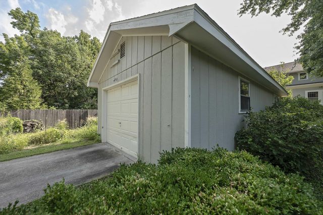 941 S Pickwick Avenue, Springfield, MO 65804