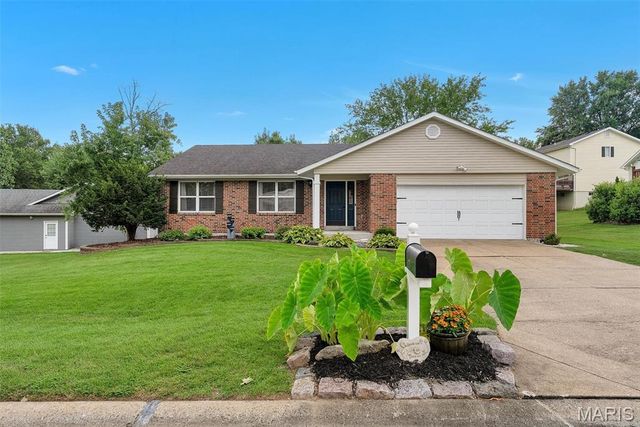 104 Cedar Crest Court, St Charles, MO 63304
