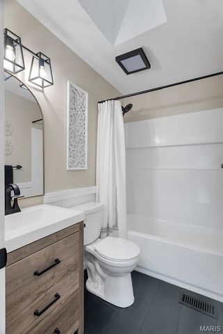 104 Cedar Crest Court, St Charles, MO 63304