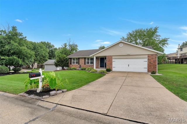 104 Cedar Crest Court, St Charles, MO 63304