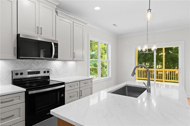 158 Beauchamp Oaks Court, Advance, NC 27006