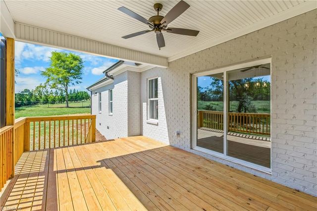158 Beauchamp Oaks Court, Advance, NC 27006