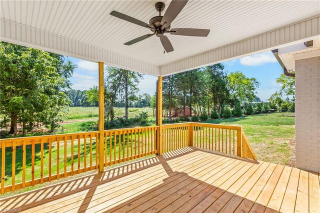 158 Beauchamp Oaks Court, Advance, NC 27006