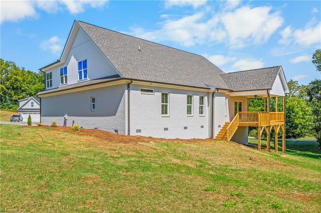 158 Beauchamp Oaks Court, Advance, NC 27006