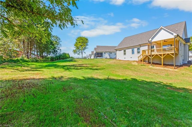 158 Beauchamp Oaks Court, Advance, NC 27006