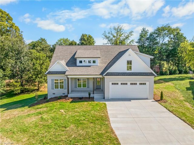 158 Beauchamp Oaks Court, Advance, NC 27006