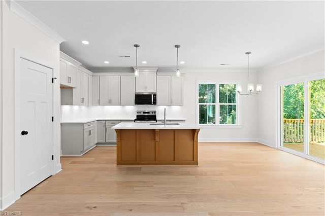 158 Beauchamp Oaks Court, Advance, NC 27006