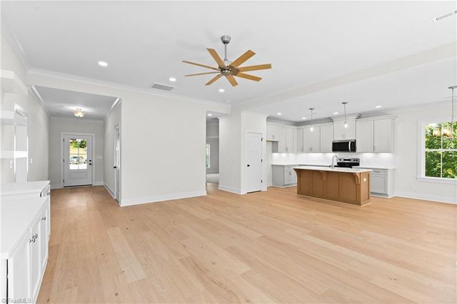 158 Beauchamp Oaks Court, Advance, NC 27006