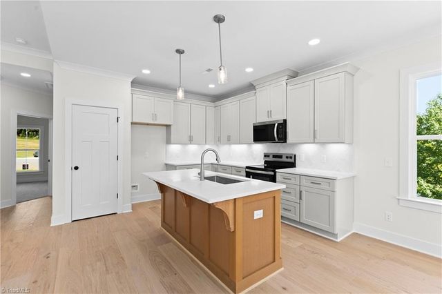 158 Beauchamp Oaks Court, Advance, NC 27006
