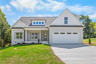 158 Beauchamp Oaks Court, Advance, NC 27006