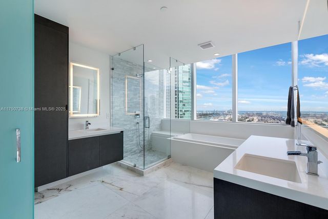 851 NE 1st Ave 3611, Miami, FL 33132