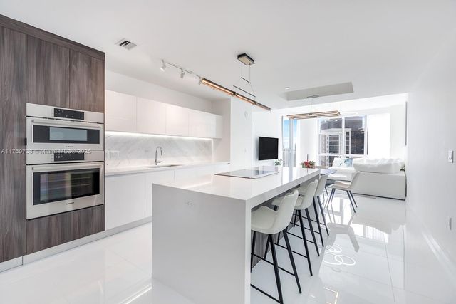 851 NE 1st Ave 3611, Miami, FL 33132