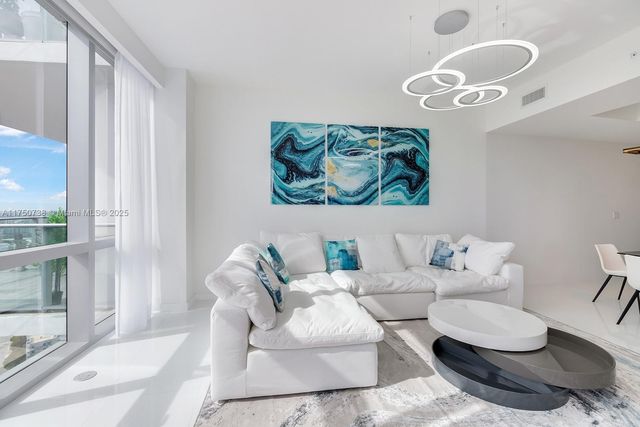 851 NE 1st Ave 3611, Miami, FL 33132