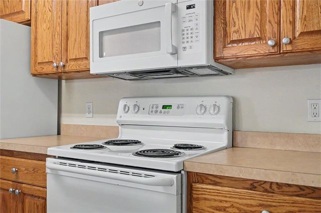 2004 E 24th Terrace, Lawrence, KS 66046