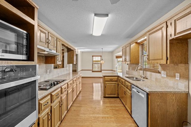 1502 Hawkwood Road, Sherwood, AR 72120