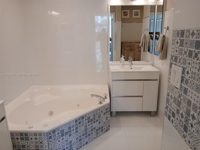 9805 NW 52nd St 509, Doral, FL 33178