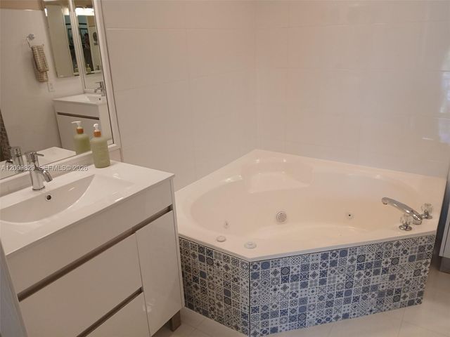 9805 NW 52nd St 509, Doral, FL 33178