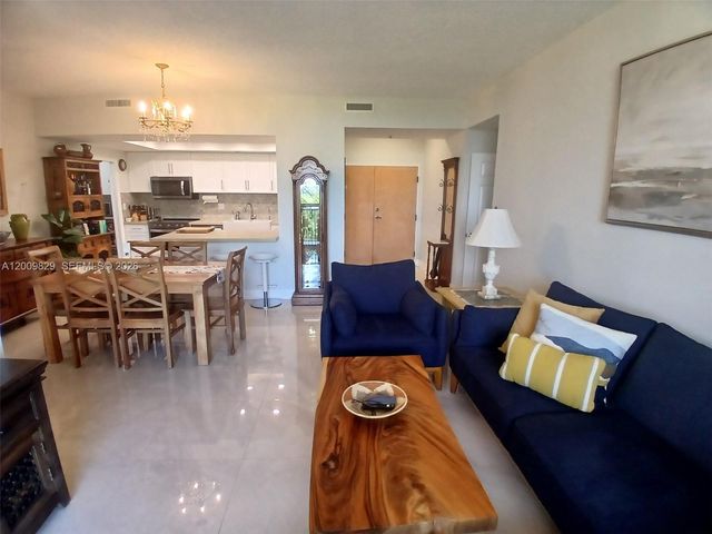 9805 NW 52nd St 509, Doral, FL 33178