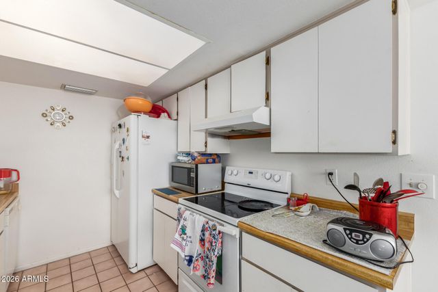 9634 W IRONWOOD Drive B, Peoria, AZ 85345