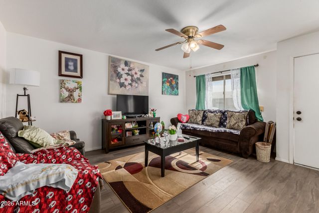 9634 W IRONWOOD Drive B, Peoria, AZ 85345