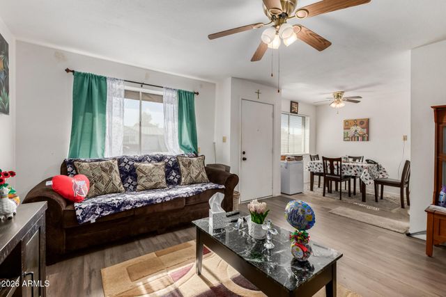 9634 W IRONWOOD Drive B, Peoria, AZ 85345