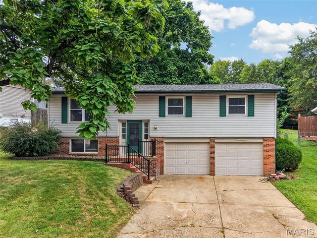 1129 Yorktown Drive, St Charles, MO 63303