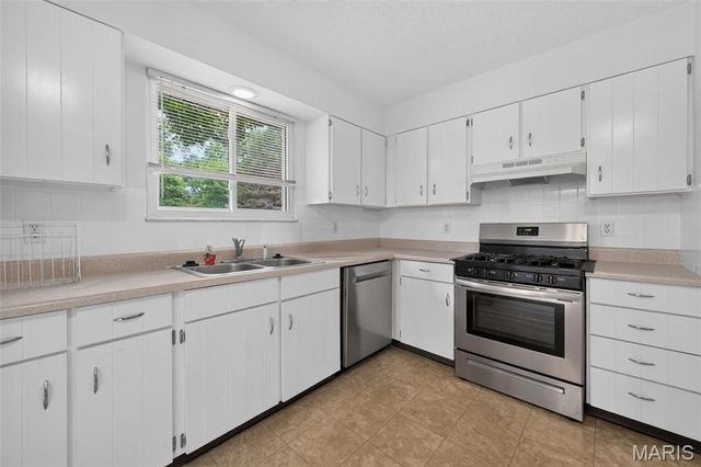 1129 Yorktown Drive, St Charles, MO 63303