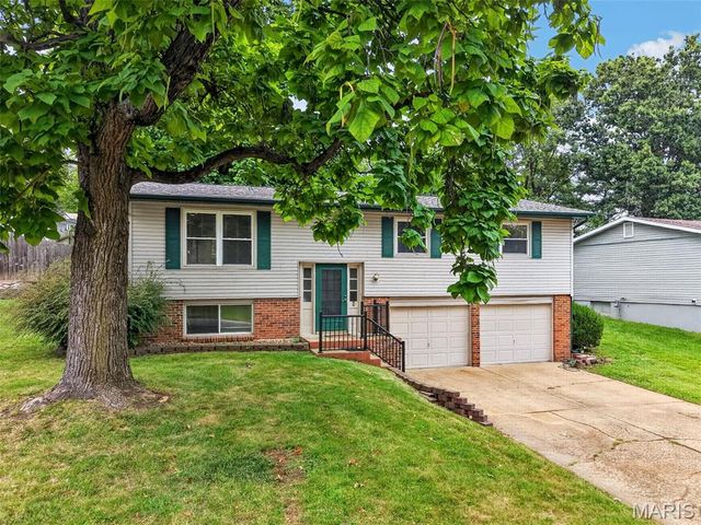 1129 Yorktown Drive, St Charles, MO 63303