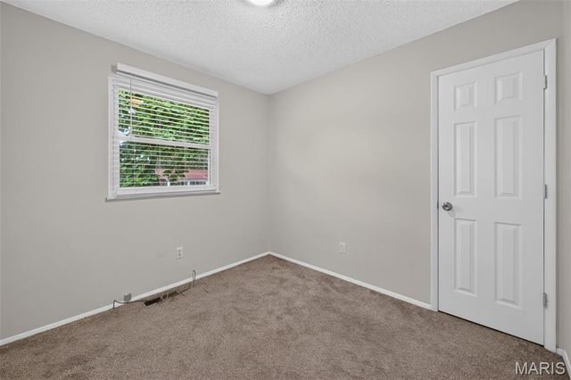 1129 Yorktown Drive, St Charles, MO 63303