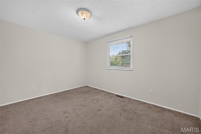 1129 Yorktown Drive, St Charles, MO 63303