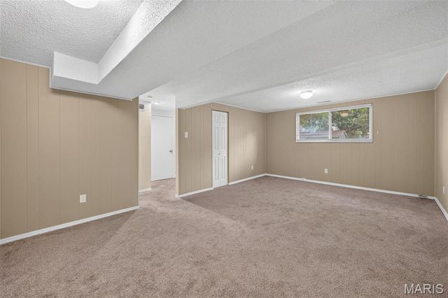 1129 Yorktown Drive, St Charles, MO 63303