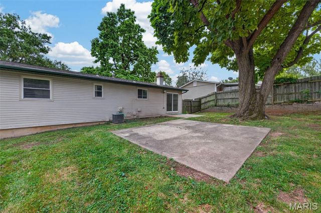 1129 Yorktown Drive, St Charles, MO 63303