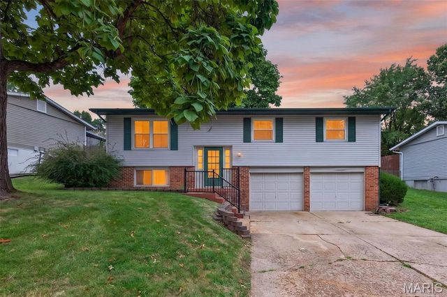 1129 Yorktown Drive, St Charles, MO 63303