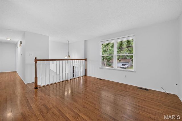 1129 Yorktown Drive, St Charles, MO 63303