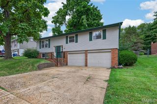 1129 Yorktown Drive, St Charles, MO 63303