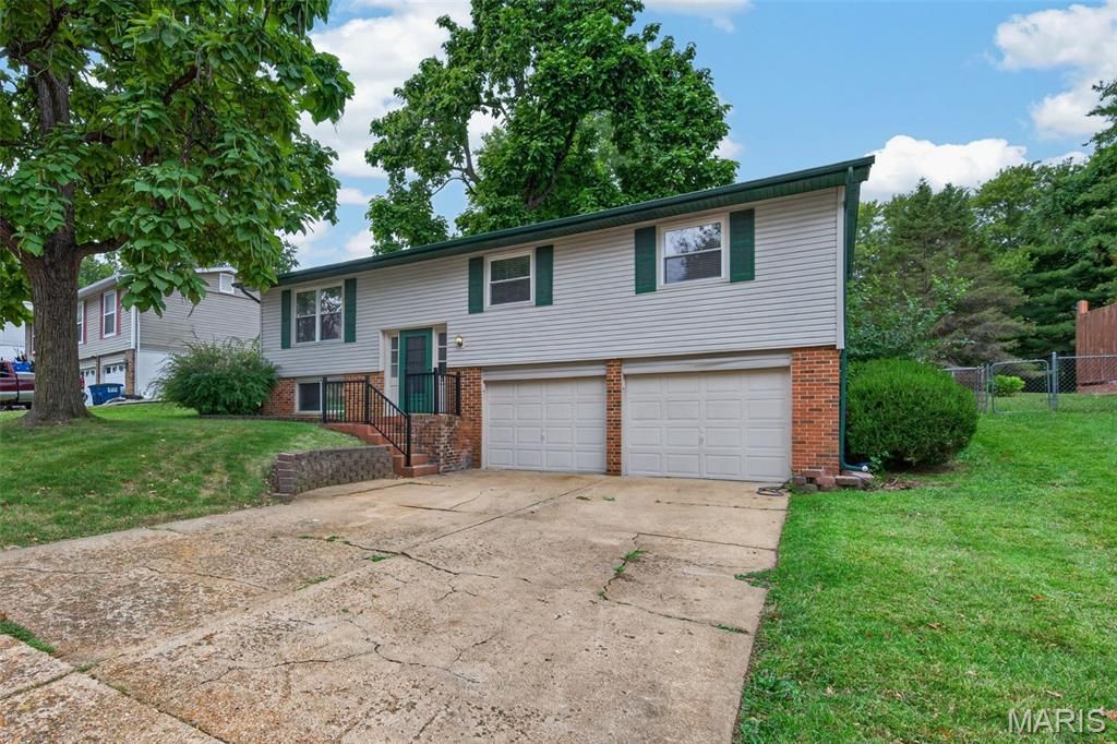 1129 Yorktown Drive, St Charles, MO 63303