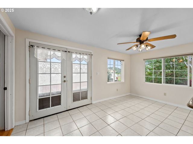 10 Se KEGLER Ave, Winston, OR 97496