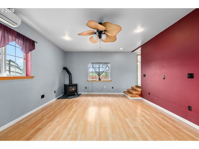10 Se KEGLER Ave, Winston, OR 97496