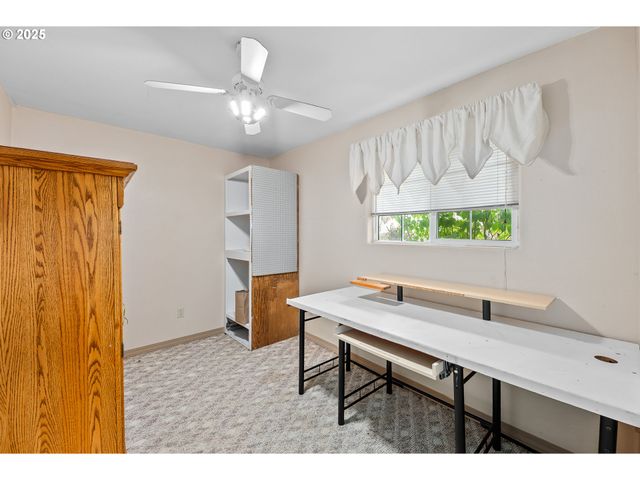 10 Se KEGLER Ave, Winston, OR 97496