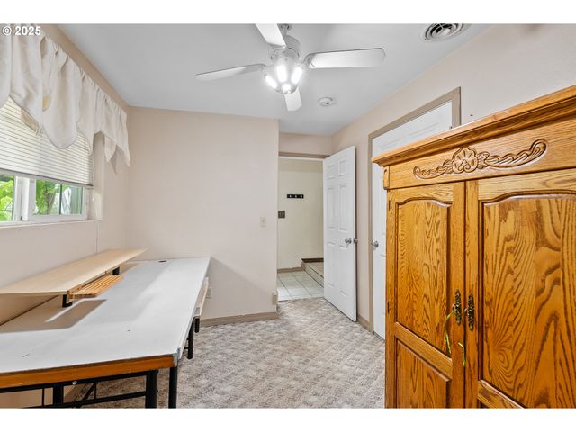 10 Se KEGLER Ave, Winston, OR 97496