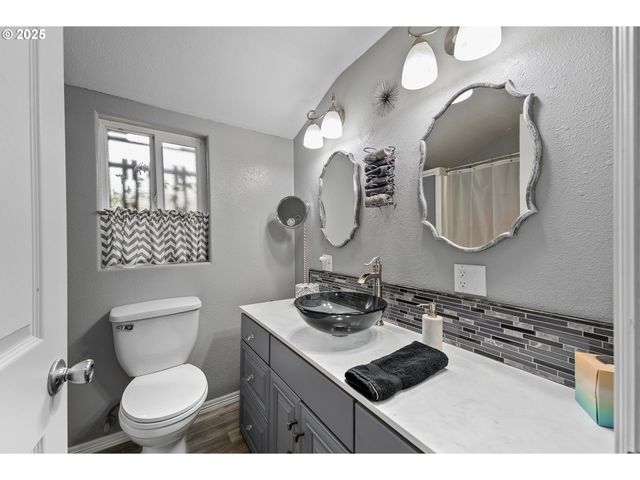 10 Se KEGLER Ave, Winston, OR 97496