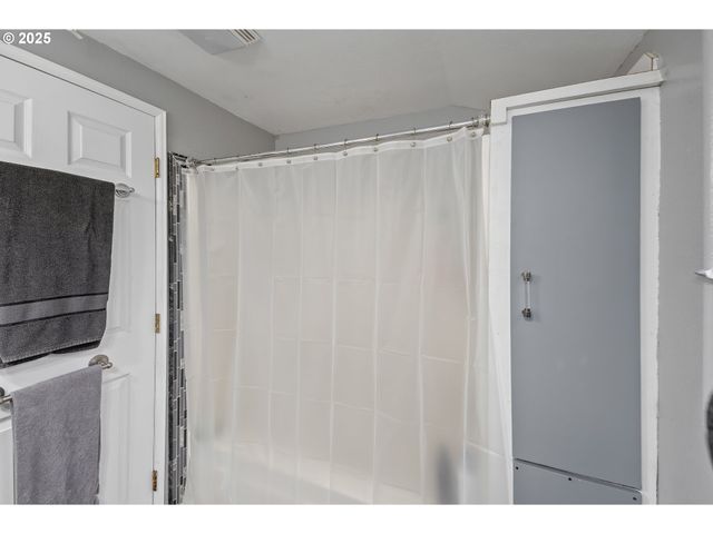 10 Se KEGLER Ave, Winston, OR 97496